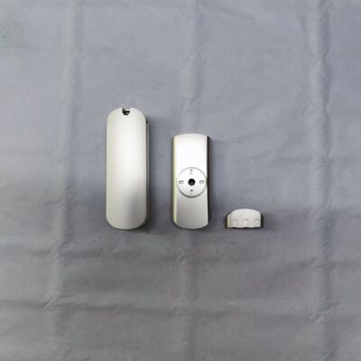 ตัวเครื่องสีเงินด้าน USB A และ Type C พร้อมหน่วยความจำที่รวดเร็วและสามารถปรับแต่งโลโก้ได้