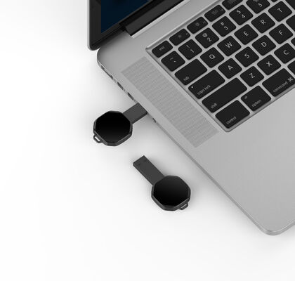 หน่วยความจำ usb แบบไฟ LED ที่สามารถดำเนินการได้ตั้งแต่ลบ 50 ถึงบวก 80 องศาเซลเซียส เหมาะสำหรับการจัดการข้อมูลที่มีอุณหภูมิสูงมาก