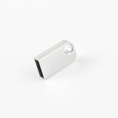 แฟลชไดรฟ์ USB ขนาดเล็กที่มีรูสามารถใส่พวงกุญแจโลหะแฟลชไดรฟ์ USB สามารถกำหนดโลโก้เลเซอร์ได้