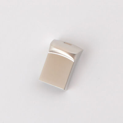 สินค้าจำนวนมากครั้ง 5-7 วันแฟลชไดรฟ์ USB โลหะให้ความเร็วในการเขียน 8-15MB S ความเร็วในการอ่าน 13-20MB S อุปกรณ์ถ่ายโอนข้อมูล