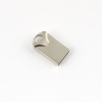 สีเงินพร้อมแฟลชไดรฟ์ USB โลหะแวววาว ความเร็วในการถ่ายโอนข้อมูลที่รวดเร็ว เคสโลหะที่ทนทาน เหมาะสำหรับการจัดเก็บข้อมูลที่ปลอดภัย