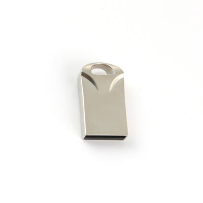 สีเงินพร้อมแฟลชไดรฟ์ USB โลหะแวววาว ความเร็วในการถ่ายโอนข้อมูลที่รวดเร็ว เคสโลหะที่ทนทาน เหมาะสำหรับการจัดเก็บข้อมูลที่ปลอดภัย