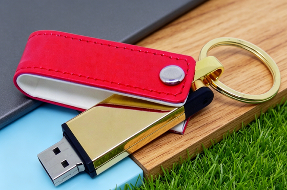 Mac OS รองรับหนัง USB แฟลชดริฟ ดํา สีสต็อก Custom OEM สไตล์ดีไซน์ทนทาน เหมาะสําหรับของขวัญบริษัท