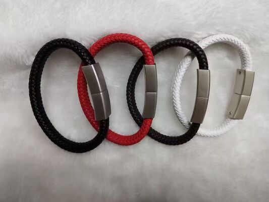 เข็มขัดทอพร้อมแฟลชไดรฟ์ USB โลหะ ส่วนเข็มขัดทอสามารถทำสีที่กำหนดเองได้ ชิ้นส่วนโลหะสามารถเลเซอร์หรือพิมพ์โลโก้ที่กำหนดเองได้