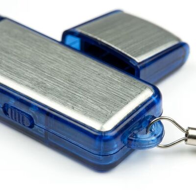 แฟลชไดรฟ์ USB พลาสติกสีแดง ABS ความจุเต็ม เกรด A สำหรับจัดการข้อมูล