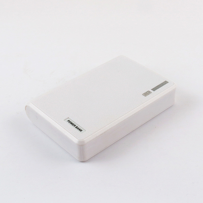 5000MAH Plastic Mobile Power Bank โลโก้ที่กำหนดเองพร้อมสายเคเบิล