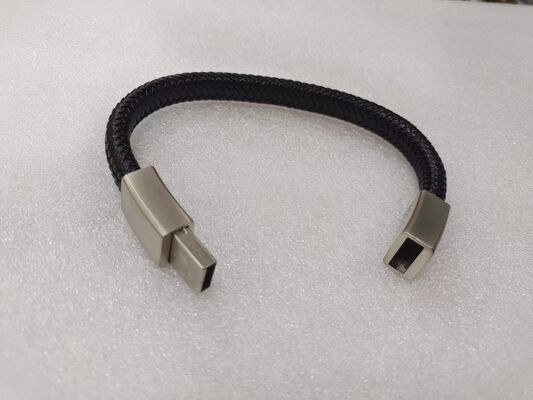 เข็มขัดทอพร้อมแฟลชไดรฟ์ USB โลหะ ส่วนเข็มขัดทอสามารถทำสีที่กำหนดเองได้ ชิ้นส่วนโลหะสามารถเลเซอร์หรือพิมพ์โลโก้ที่กำหนดเองได้